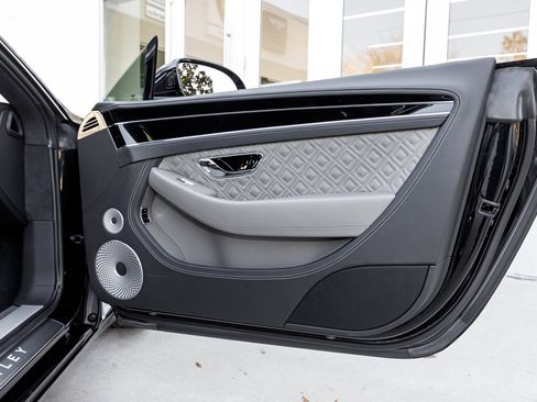 Used 2023 Bentley Continental GT Azure image 25