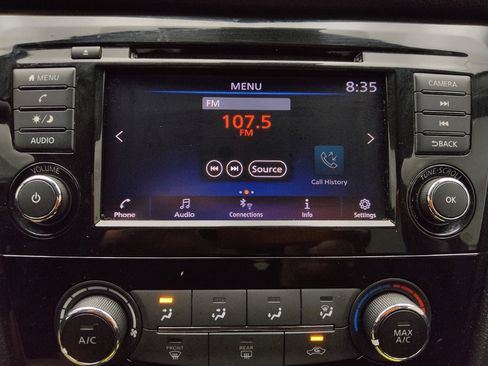 Used 2019 Nissan Rogue S w/ Special Edition Package FWD image 25