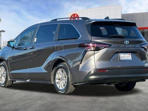 Used 2024 Toyota Sienna XLE w/ XLE Plus Package image 7