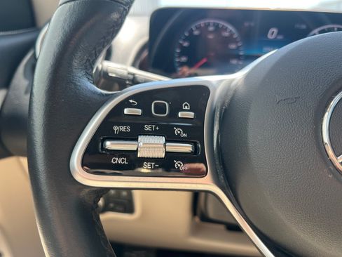 Used 2022 Mercedes-Benz GLB 250 image 25