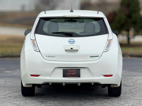 Used 2015 Nissan Leaf SV image 4