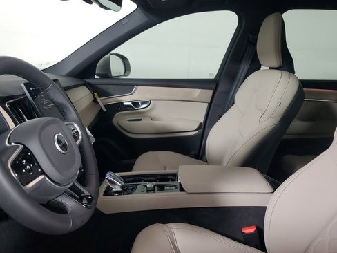 Certified 2025 Volvo XC90 B6 Core w/ Climate Package AWD/4WD image 24