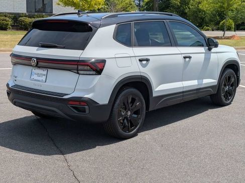 New 2026 Volkswagen Taos SE FWD image 4