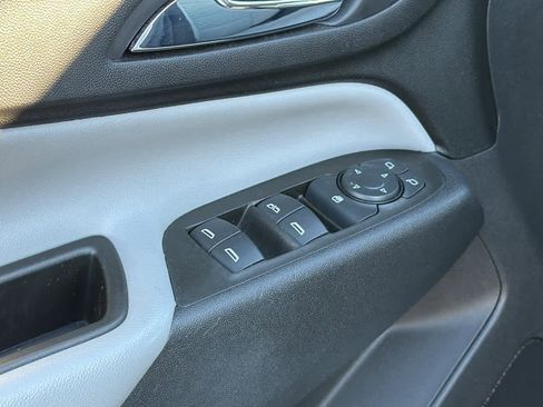 Used 2020 Chevrolet Equinox LT image 22