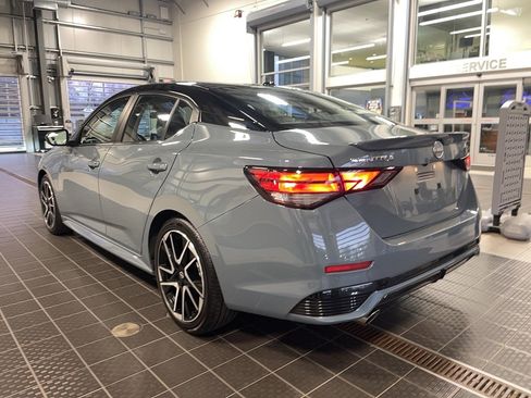 Used 2024 Nissan Sentra SR w/ SR Premium Package image 18