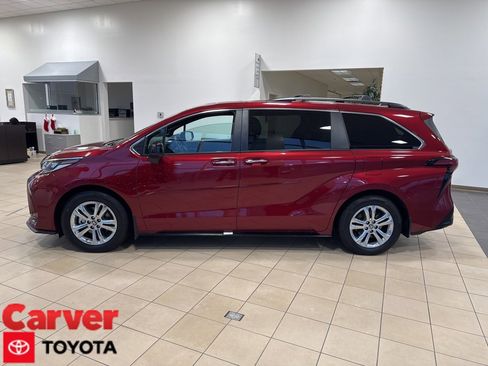 Used 2022 Toyota Sienna XSE image 1