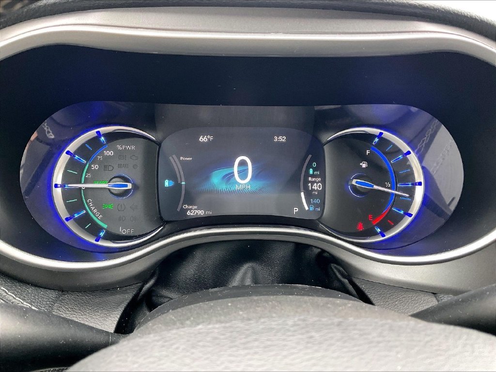 Used 2024 Chrysler Pacifica Limited FWD image 24