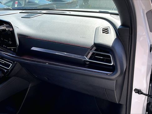 Used 2024 Chevrolet Traverse RS image 18