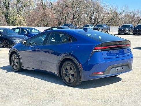 Used 2025 Toyota Prius LE image 3