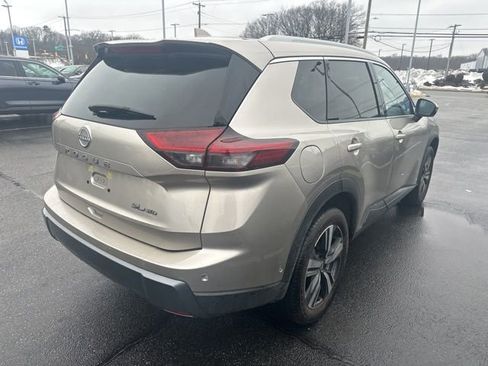 Used 2025 Nissan Rogue SL w/ SL Premium Package image 4