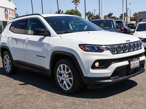 Used 2022 Jeep Compass Latitude AWD/4WD image 3