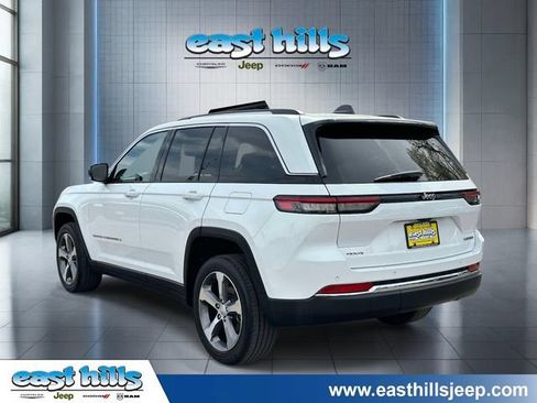 Certified 2023 Jeep Grand Cherokee Limited w/ Trailer Tow Prep Group (B) AWD/4WD image 5