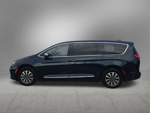 Used 2022 Chrysler Pacifica Limited image 3