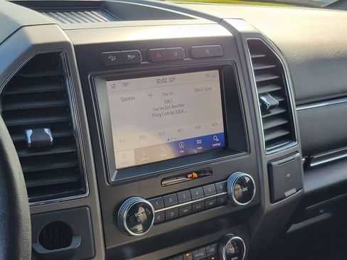 Used 2020 Ford Expedition XLT w/ Equipment Group 202A AWD/4WD image 17