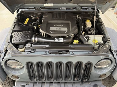 Used 2015 Jeep Wrangler Unlimited Rubicon AWD/4WD image 7