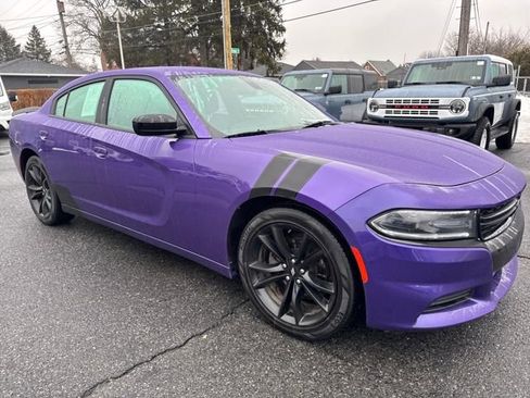 Used 2018 Dodge Charger SXT w/ Blacktop Package image 7