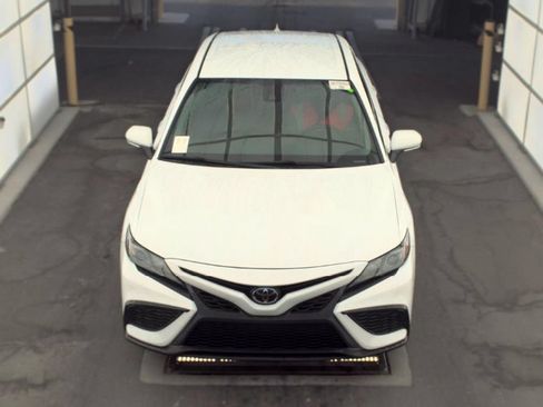 Used 2024 Toyota Camry SE FWD image 2