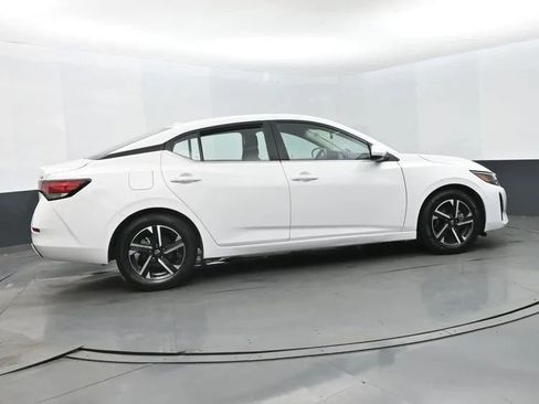 Used 2024 Nissan Sentra SV image 4