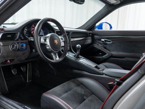 Certified 2016 Porsche 911 Carrera GTS RWD image 19