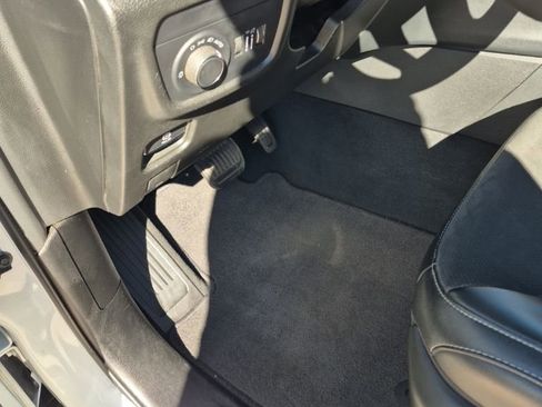 Used 2023 Jeep Grand Cherokee L Laredo AWD/4WD image 23