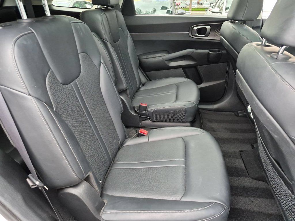 Certified 2023 Kia Sorento EX w/ Panoramic Sunroof Package AWD/4WD image 28