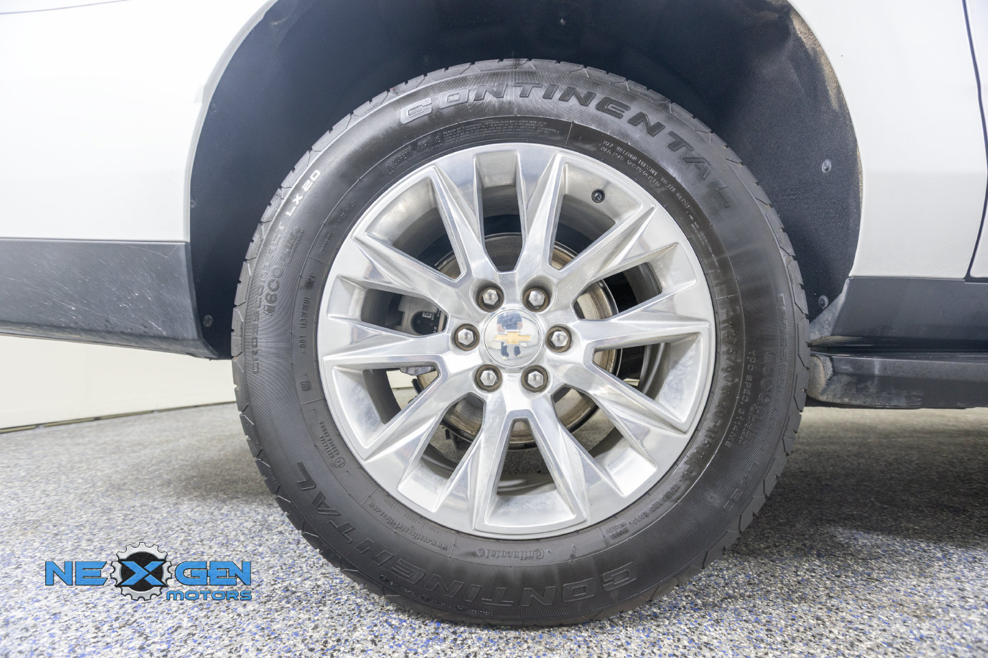 Used 2025 Chevrolet Suburban Premier AWD/4WD image 45