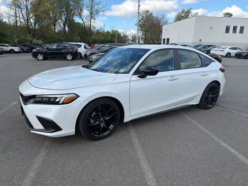 Used 2023 Honda Civic Sport image 3