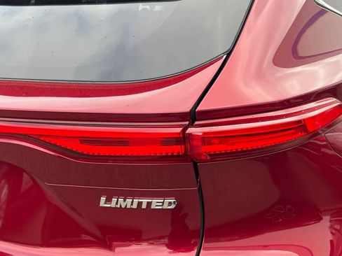 Used 2023 Toyota Venza Limited AWD/4WD image 18