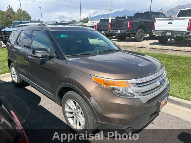 Used 2015 Ford Explorer XLT w/ Equipment Group 202B AWD/4WD image 2