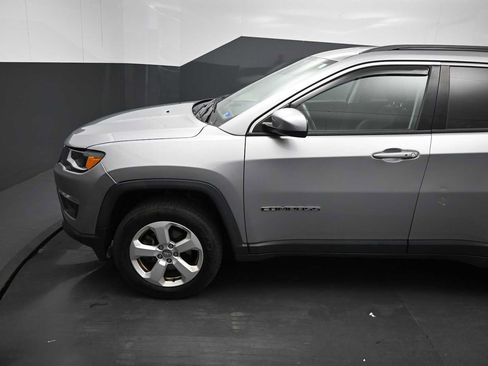 Used 2018 Jeep Compass Latitude w/ Popular Equipment Group AWD/4WD image 17