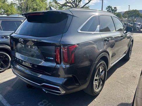 Certified 2021 Kia Sorento S image 2