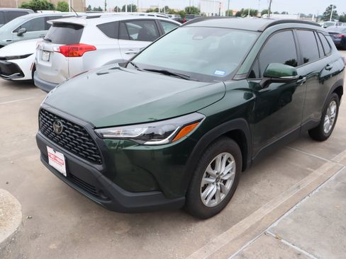 Used 2023 Toyota Corolla Cross LE FWD image 3