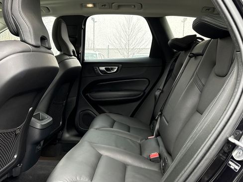 Used 2025 Volvo XC60 B5 Plus image 22