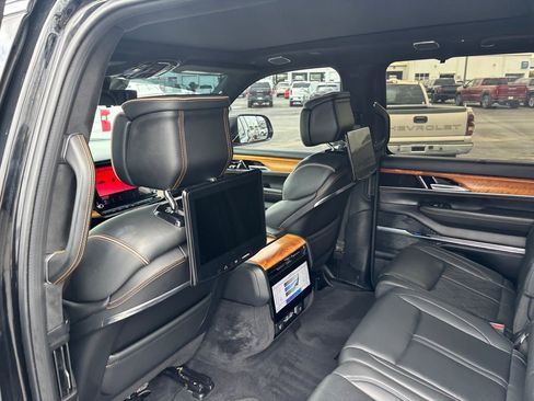 Used 2022 Jeep Grand Wagoneer Series III w/ Rear Seat Video Group 1 AWD/4WD image 27