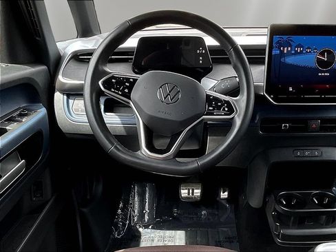 Used 2025 Volkswagen ID. Buzz Pro S RWD image 8