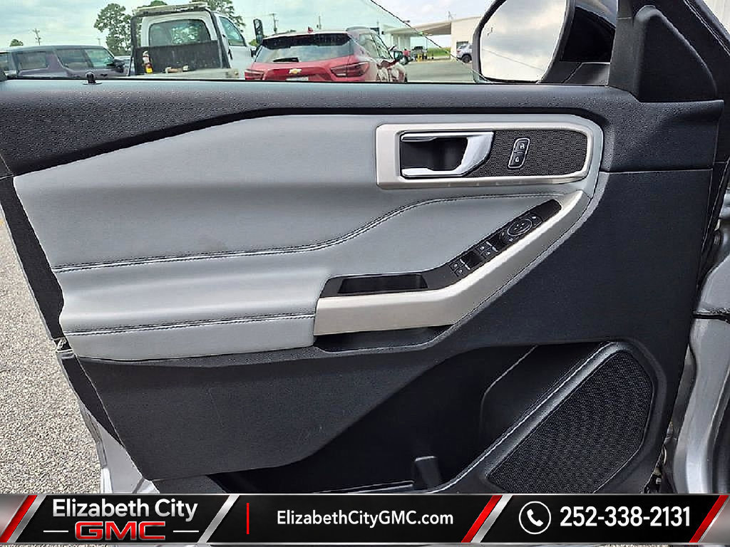 Used 2022 Ford Explorer XLT w/ Equipment Group 202A AWD/4WD image 11