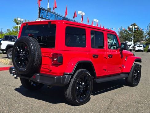 Certified 2025 Jeep Wrangler Unlimited Sahara image 4