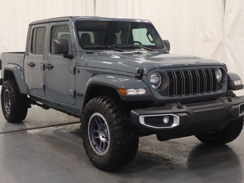 New 2025 Jeep Gladiator Sport image 2