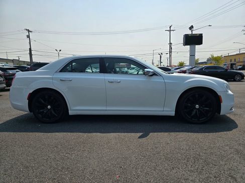 Used 2020 Chrysler 300 Limited RWD image 4