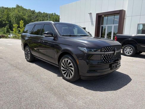 Used 2025 Lincoln Navigator Black Label AWD/4WD image 4