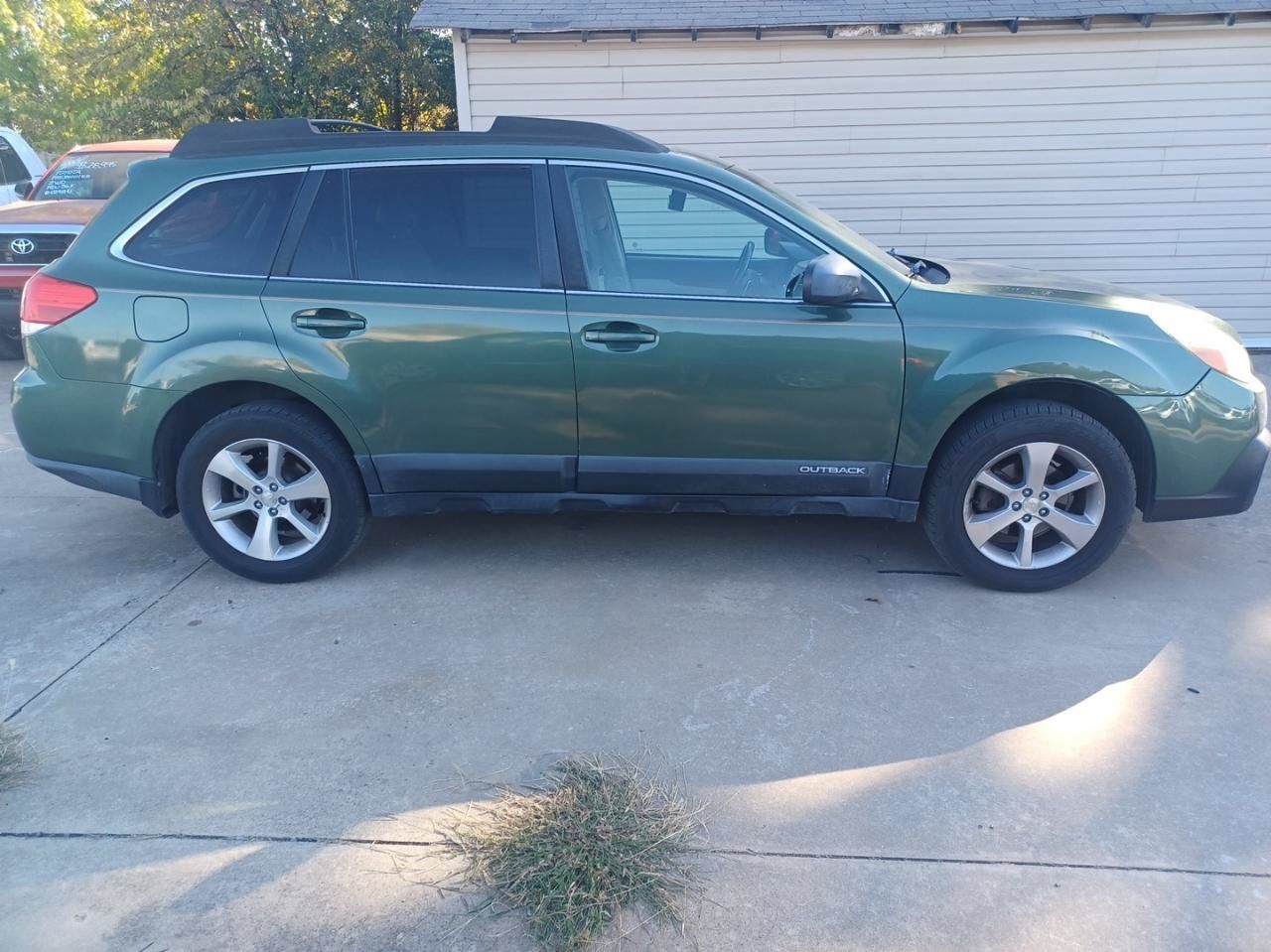 Used 2013 Subaru Outback 2.5i Limited AWD/4WD image 4
