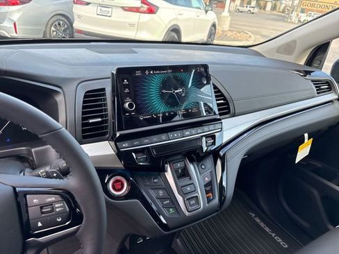 New 2026 Honda Odyssey Touring image 14