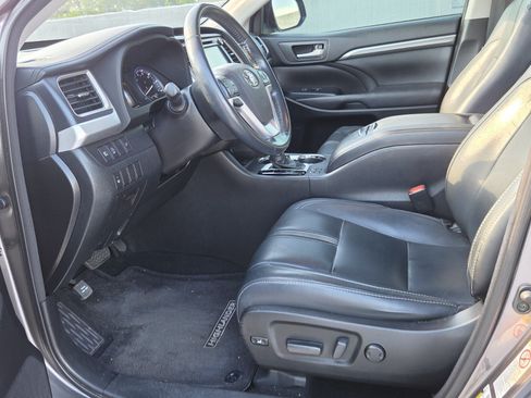 Used 2017 Toyota Highlander SE AWD/4WD image 13