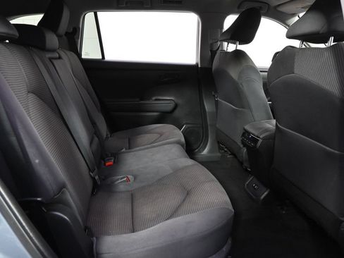Used 2021 Toyota Highlander LE AWD/4WD image 18