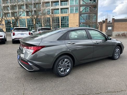 New 2026 Hyundai Elantra Blue image 6