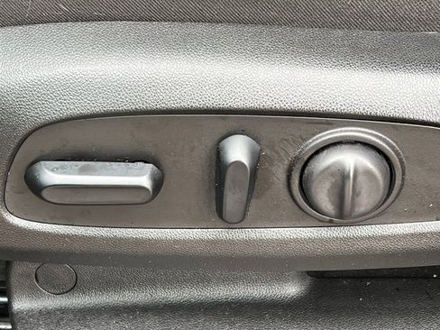 Used 2019 Chevrolet Traverse LT image 11