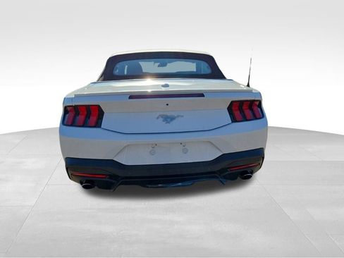 Used 2025 Ford Mustang Premium image 7