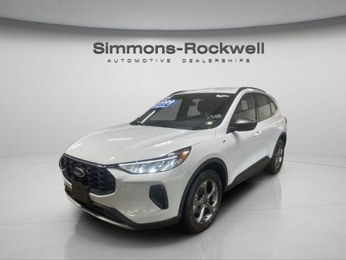 Used 2025 Ford Escape ST-Line AWD/4WD image 1