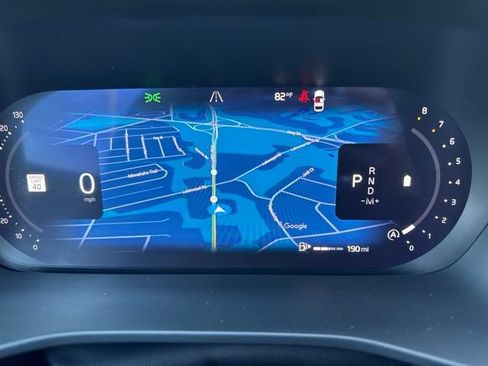 Certified 2025 Volvo XC40 B5 Plus AWD/4WD image 23