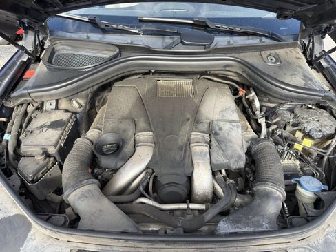 Used 2014 Mercedes-Benz GL 550 4MATIC w/ Driver Assistance Package image 14